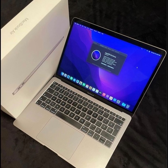 Macbook - Picture 3 of 11